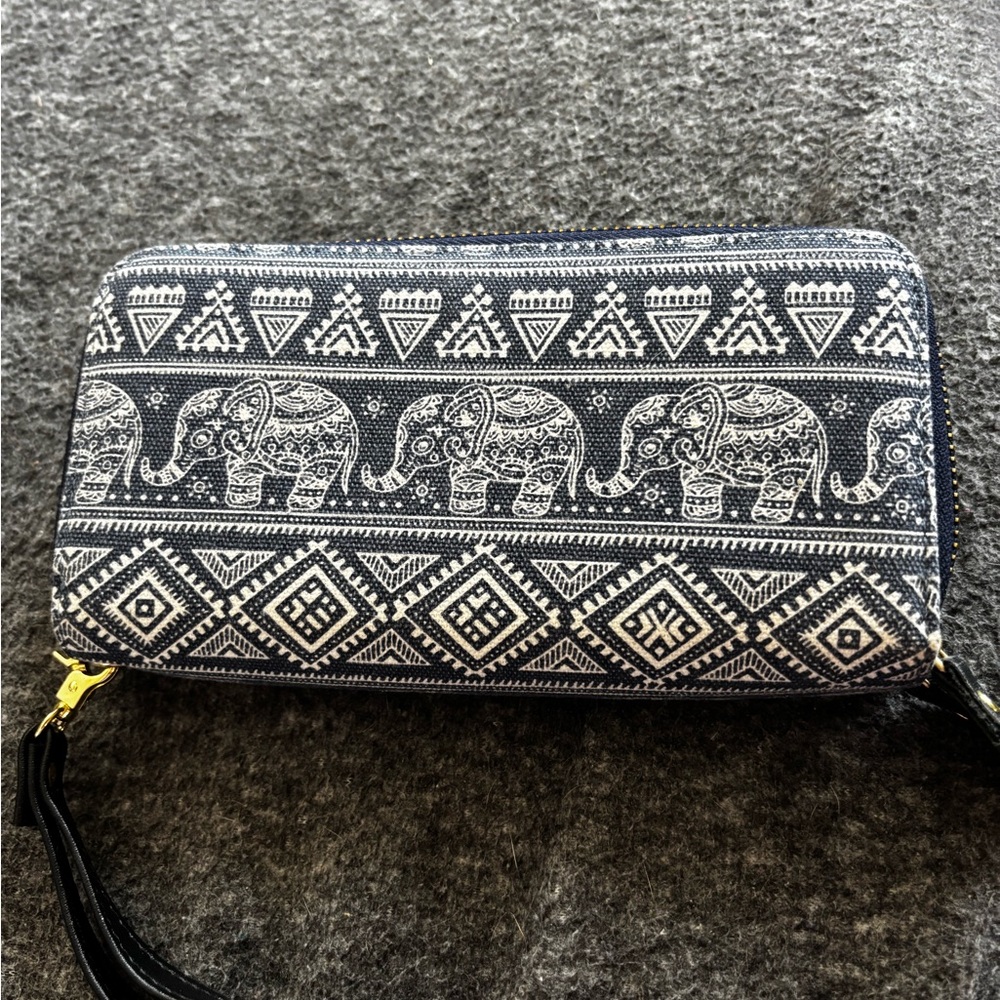 Elephant Pattern Blue and White Women's wallet Clutch